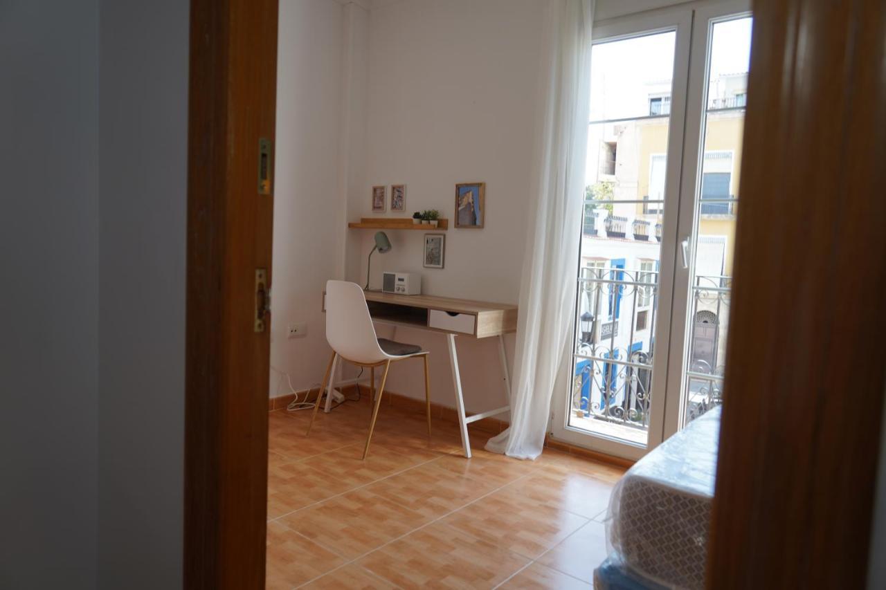 Appartement Edificio Amarillo En El Barrio à Alicante Extérieur photo