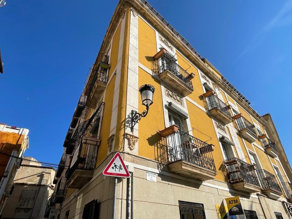 Appartement Edificio Amarillo En El Barrio à Alicante Extérieur photo