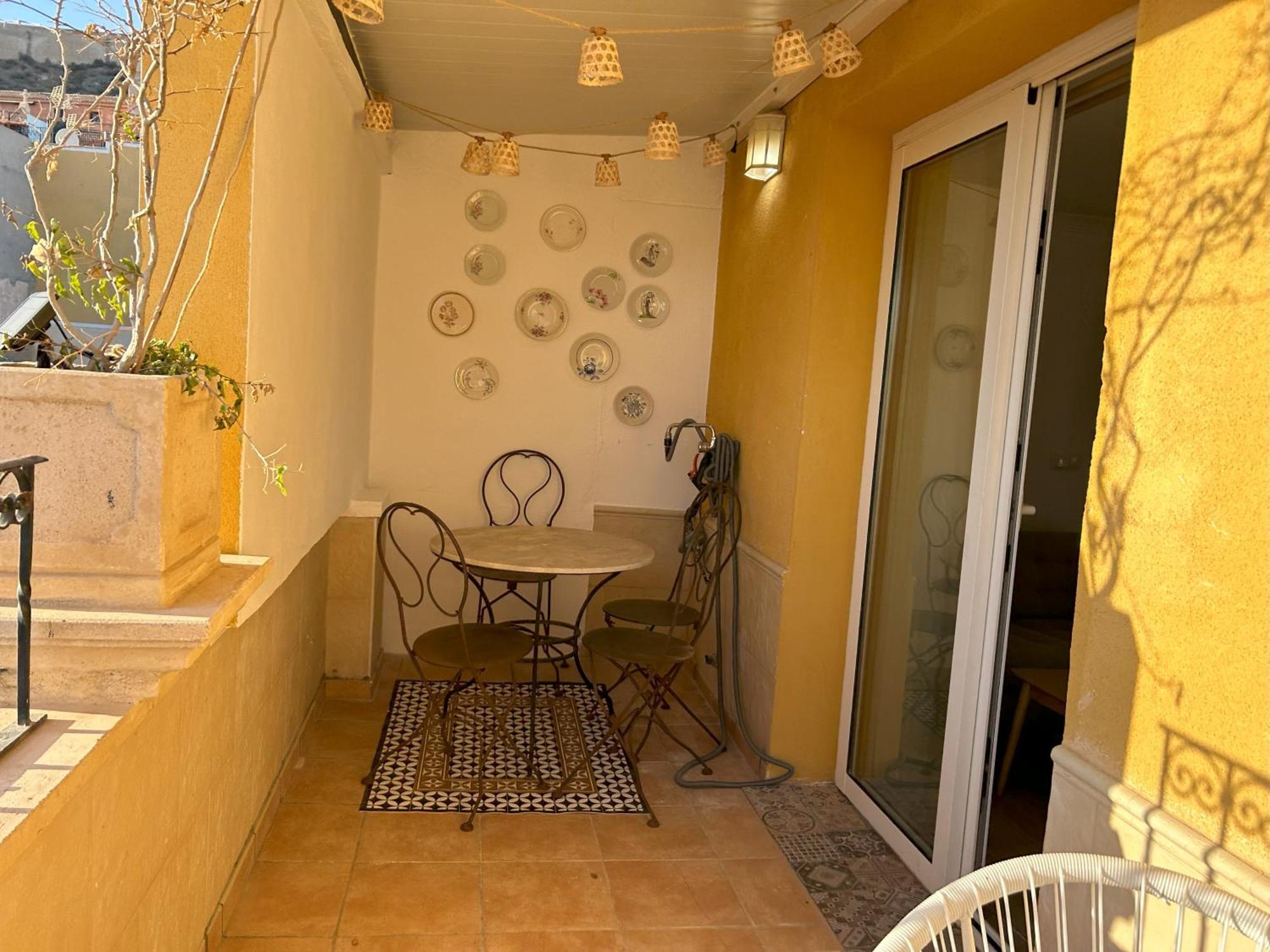 Appartement Edificio Amarillo En El Barrio à Alicante Extérieur photo
