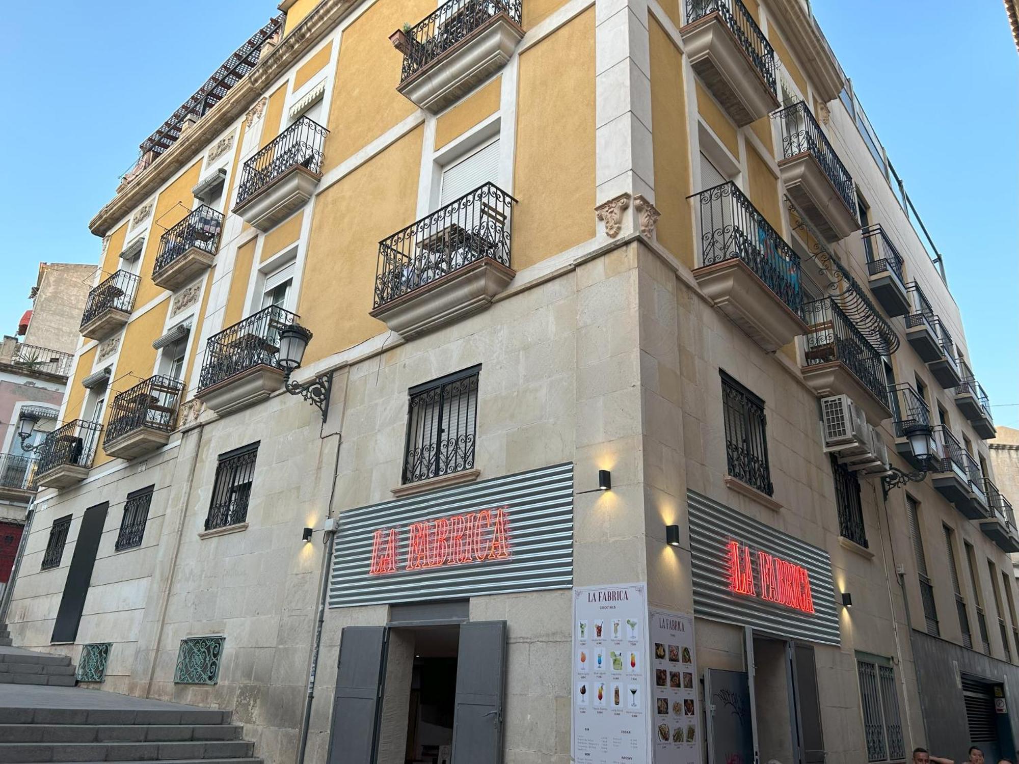 Appartement Edificio Amarillo En El Barrio à Alicante Extérieur photo