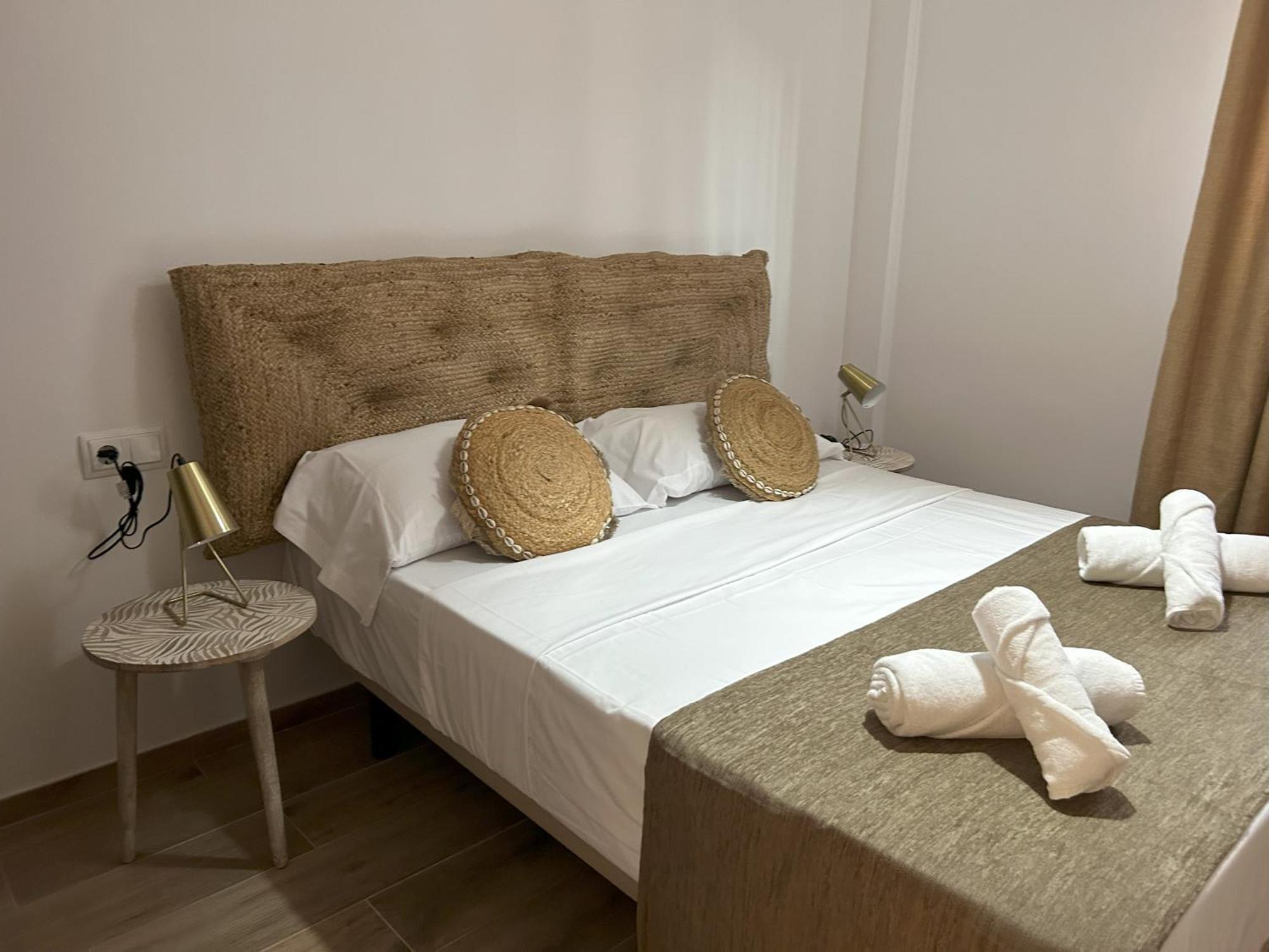 Appartement Edificio Amarillo En El Barrio à Alicante Extérieur photo