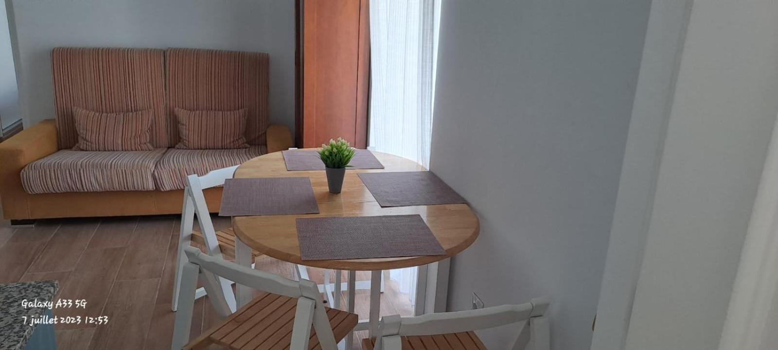 Appartement Edificio Amarillo En El Barrio à Alicante Extérieur photo